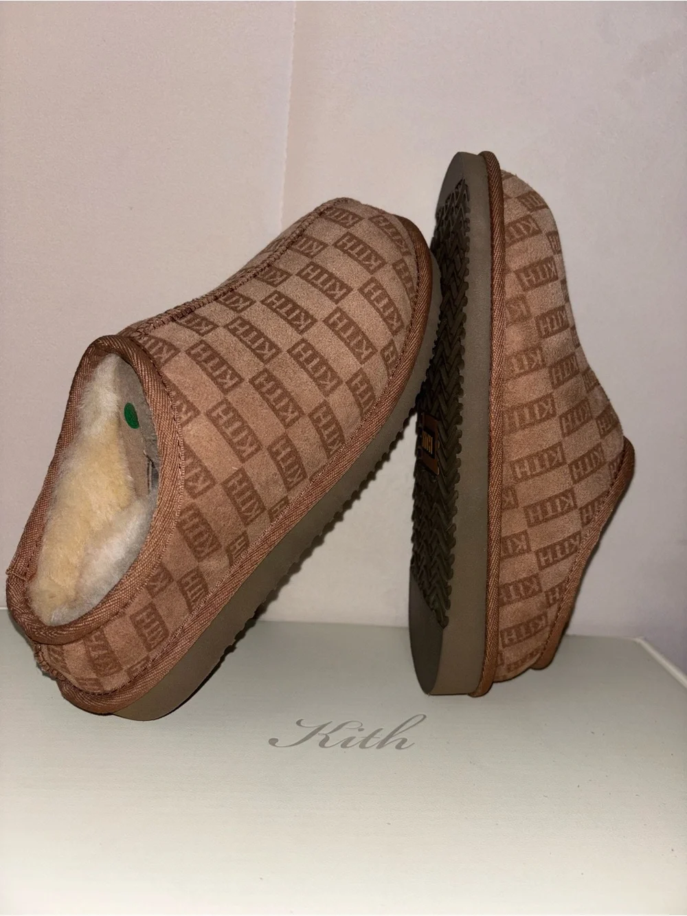 Kith Kids Brown Logo Slip-On Sherpa-Lined Slippers